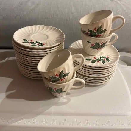 Photo of free Xmas dishes (Lexington Center) #1