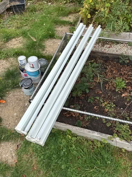 Photo of free 5feet (150cm) fluorescent fittings and tubes (Walton PE4) #1