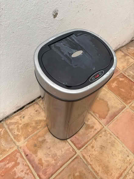 Photo of free Large kitchen bin (Finsbury Park N4) #2