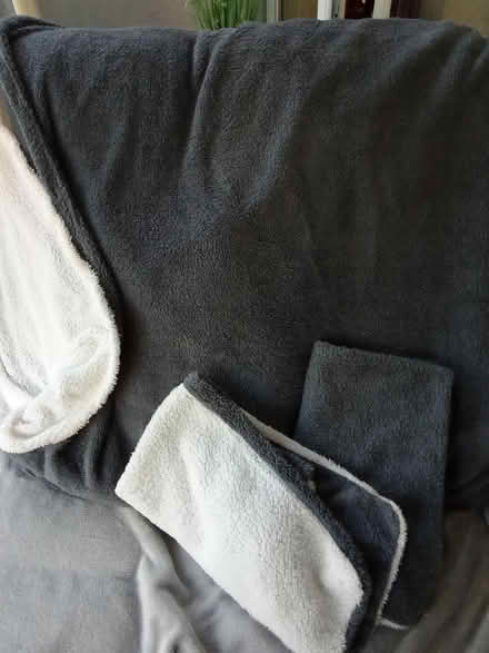 Photo of free King size duvet (West Green, Crawley RH11) #1