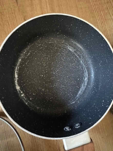 Photo of free 2x Nuovva Saucepans*** (Bounds Green N11) #2