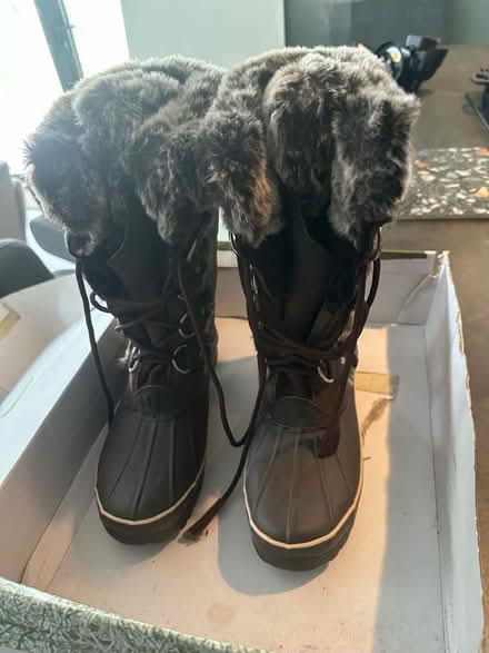 Photo of free ladies winter hi boots (Elm Park RM12) #4