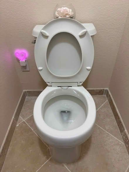 Photo of free Sterling toilet with flush tank (The Broadlands) #3