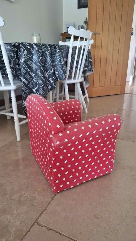 Photo of free Toddler sized arm chair (OX10 6BD) #1