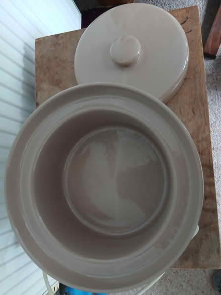 Photo of free Slow cooker (Glenfield LE3) #2