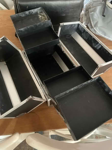 Photo of free 2 portable make up cases (Sherwood NG5) #4