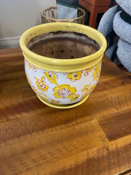 Photo of free Small flower pot (Back Bay/Fenway line) #2