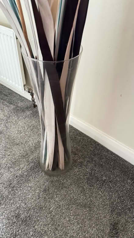 Photo of free Glass Floor Vase &Decorative Reeds (IG87AA) #2