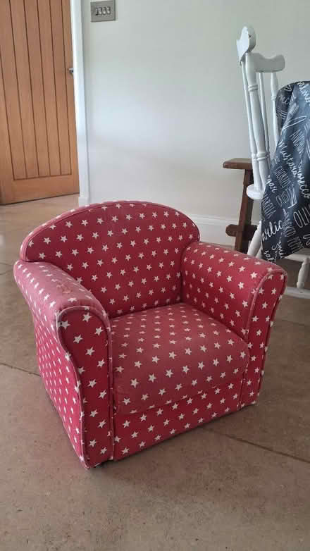 Photo of free Toddler sized arm chair (OX10 6BD) #2