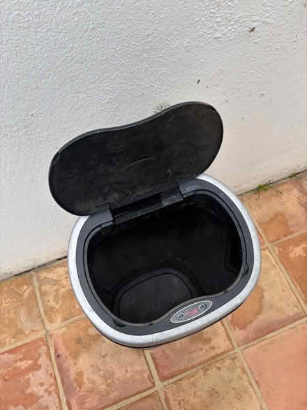 Photo of free Large kitchen bin (Finsbury Park N4) #3