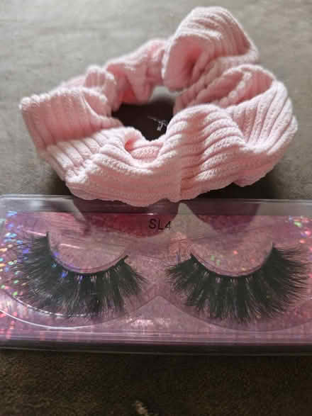Photo of free False eyelashes & scrunchie (Coppice HP20) #1