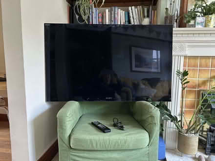 Photo of free Sony Bravia tv (Fairfield LA1) #1