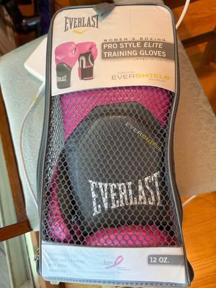 Photo of free Everlast Boxing Gloves (Vienna) #1