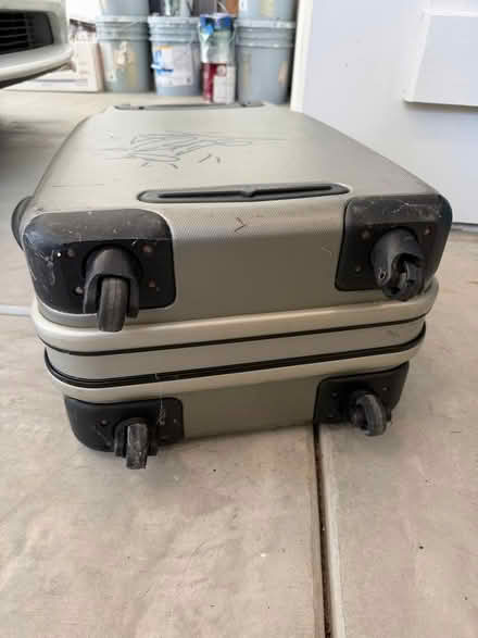 Photo of free Diplomat suitcase - wheel defect (Bellevue) #3