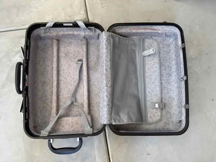 Photo of free Diplomat suitcase - wheel defect (Bellevue) #4