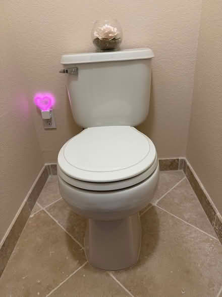 Photo of free Sterling toilet with flush tank (The Broadlands) #2
