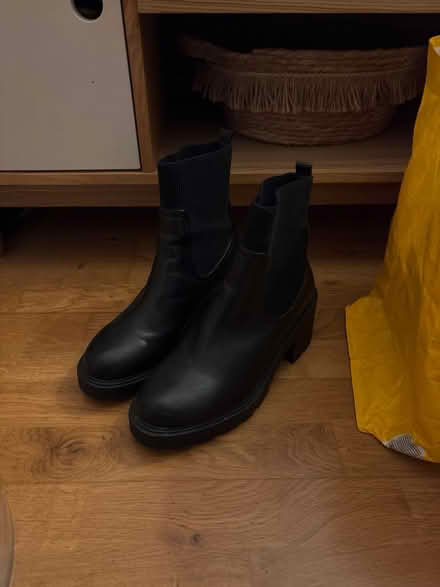 Photo of free Size 6 boots (Witney OX28) #1