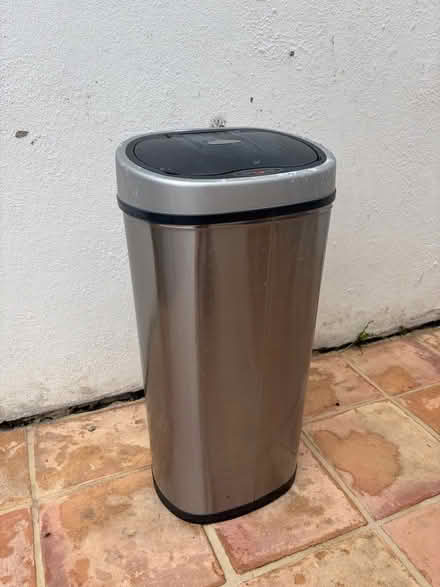 Photo of free Large kitchen bin (Finsbury Park N4) #1