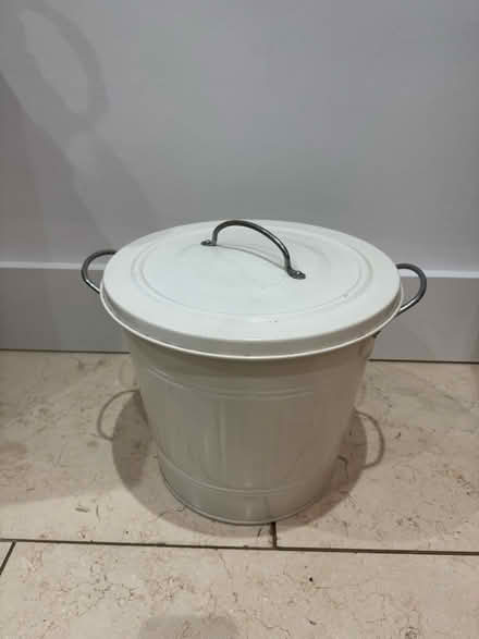 Photo of free Bin with lid - pick up today (Teddington TW11) #1