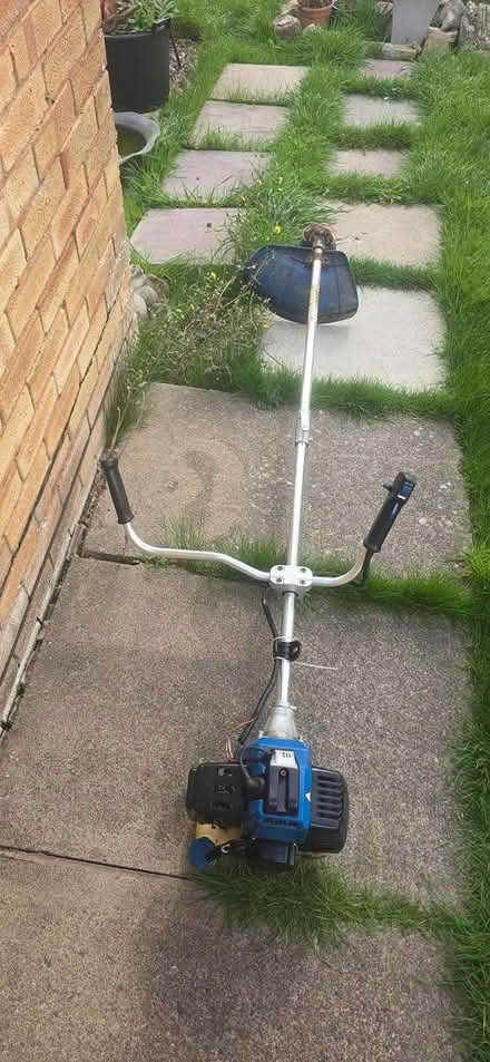 Photo of free Strimmer -cowhorn - petrol 2 stroke (Drybrook GL17) #3