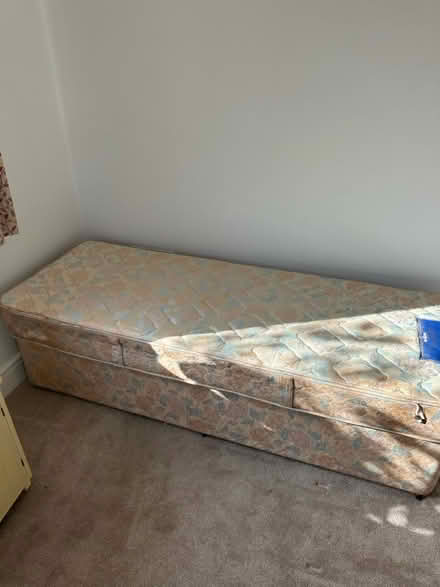 Photo of free 2 single divan beds (Edwalton NG12) #1