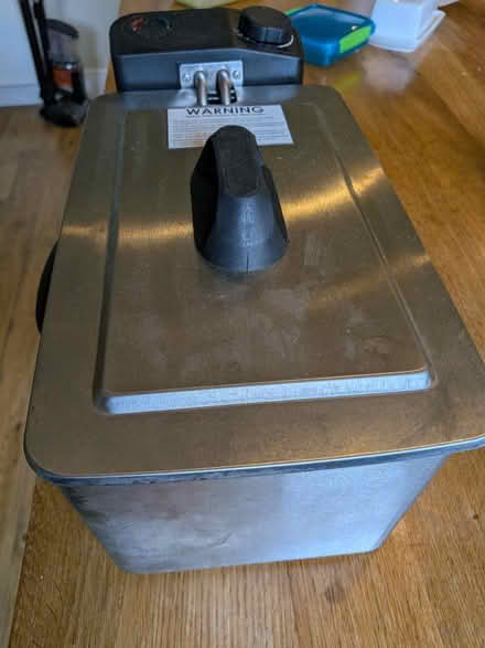 Photo of free Electric deep fat fryer (Huddersfield HD1) #3