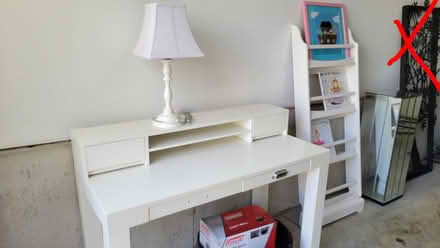 Photo of free White DESK/Vanity (Heritage Drive Pleasantville) #1