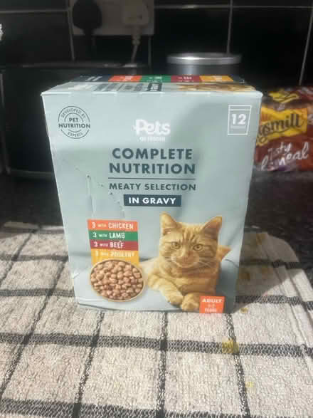 Photo of free cat food in date (B33) #1