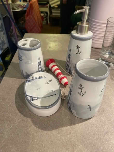 Photo of free BS30 area.. bathroom accessories (The Batch BS30) #1
