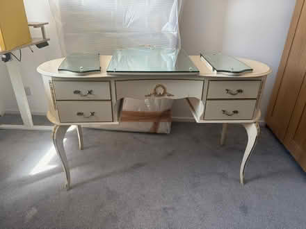 Photo of free Dressing Table Mirror (AL7) #1