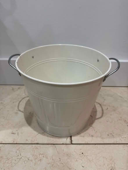 Photo of free Bin with lid - pick up today (Teddington TW11) #2