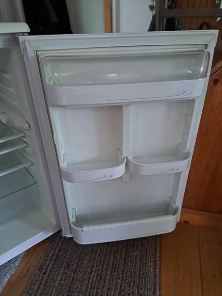 Photo of free Beko fridge. Needs new plug (Coulsdon CR5) #3