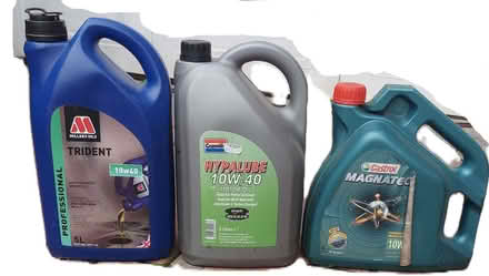 Photo of free 10w40 engine oil (Oadby LE2) #1