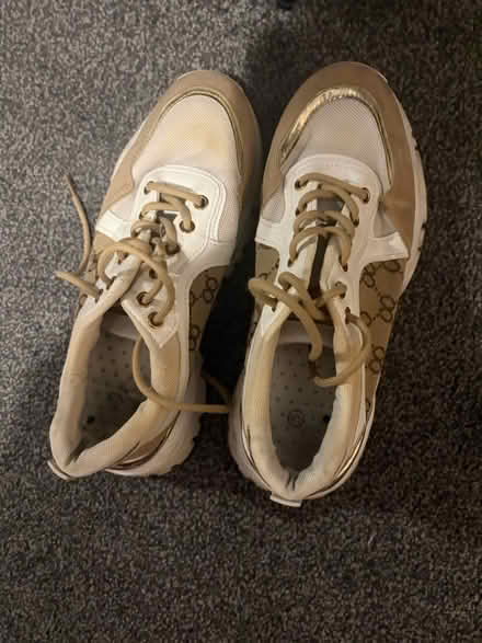 Photo of free Ladies shoes(size 41) & jumper (E3) #2