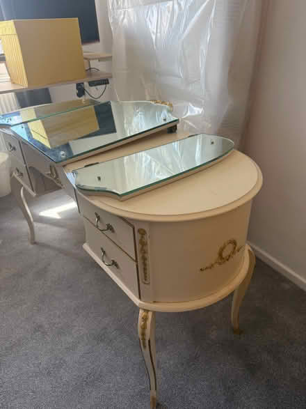 Photo of free Dressing Table Mirror (AL7) #2