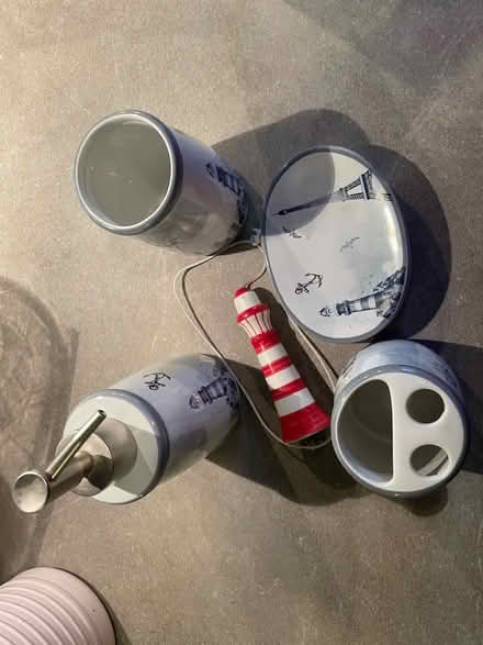 Photo of free BS30 area.. bathroom accessories (The Batch BS30) #3