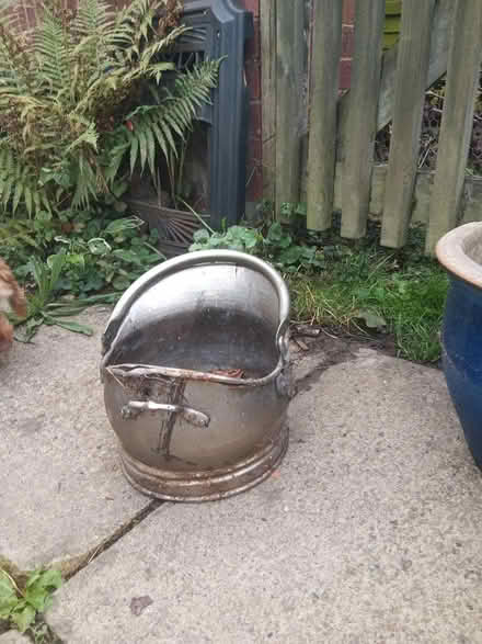 Photo of free Metal planter (Baildon BD17) #1