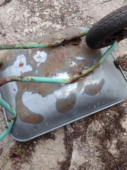 Photo of free Wheelbarrow, needs TLC (Horsell GU21) #4