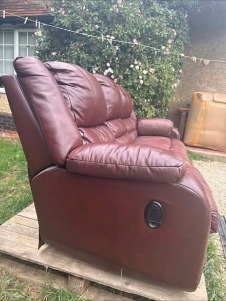 Photo of free Brown leather sofa, reclining (OX44 nuneham) #2