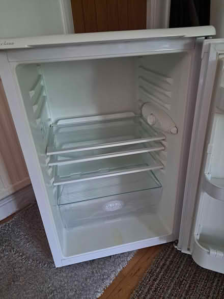 Photo of free Beko fridge. Needs new plug (Coulsdon CR5) #2