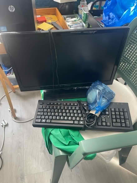 Photo of free Win10 HP PC for student (ealing W5) #1