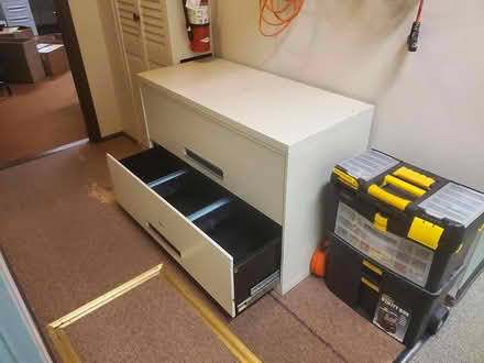 Photo of free lateral filing cabinet 2 drawer (South Bellevue) #1
