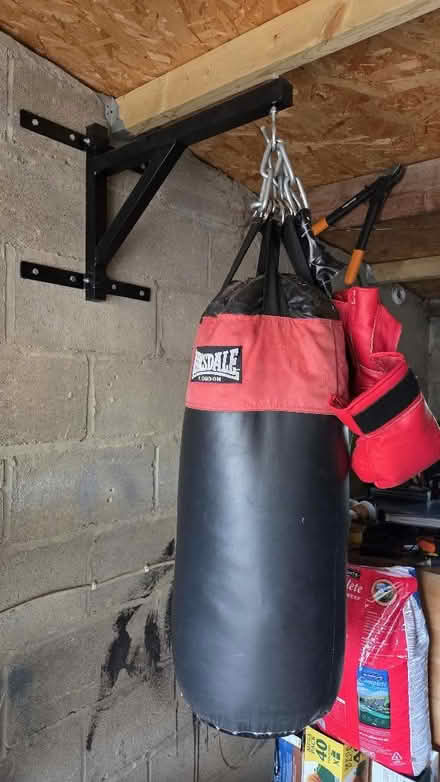 Photo of free Punch bag and wall mount. (Kidlington OX5) #2