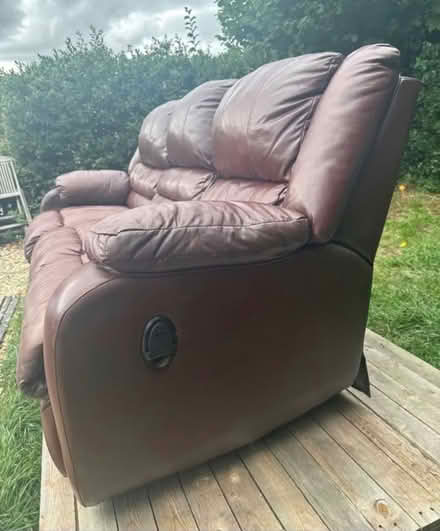Photo of free Brown leather sofa, reclining (OX44 nuneham) #3