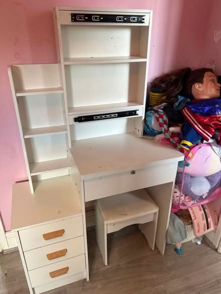 Photo of free Little girls vanity (South Oxhey WD19) #1