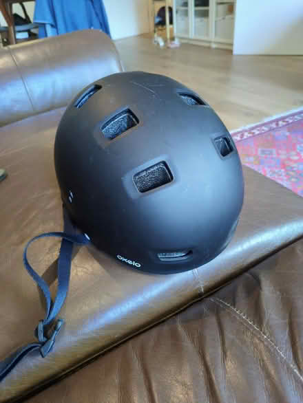 Photo of free Black helmet (SW12) #1