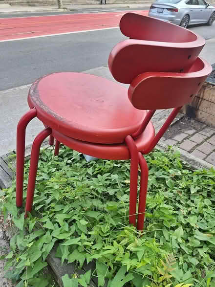 Photo of free Curbed sat. pm - two red chairs (Annex/Kensington) #2