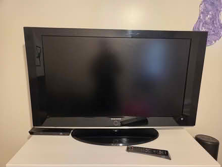 Photo of free 40" Samsung TV (Near the Nolensville Rec Ctr) #1