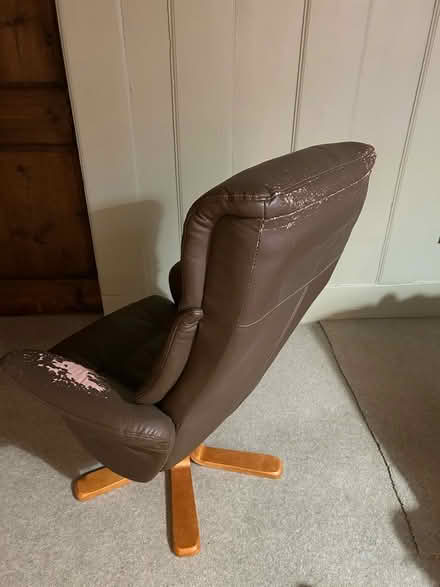 Photo of free leather high back chair (Ravenstonedale CA17) #2