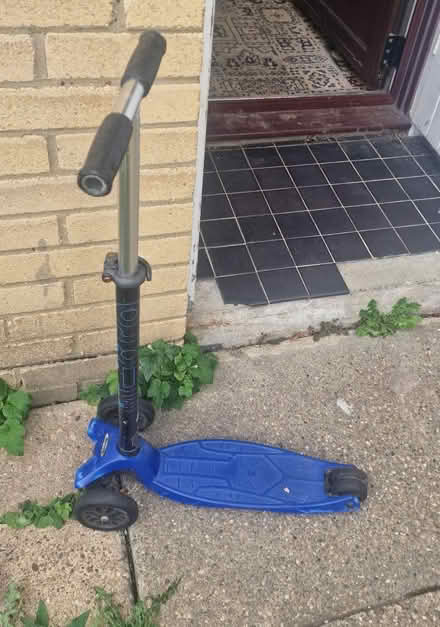 Photo of free Blue/black Micro scooter - Maxi (Lewisham SE13) #2